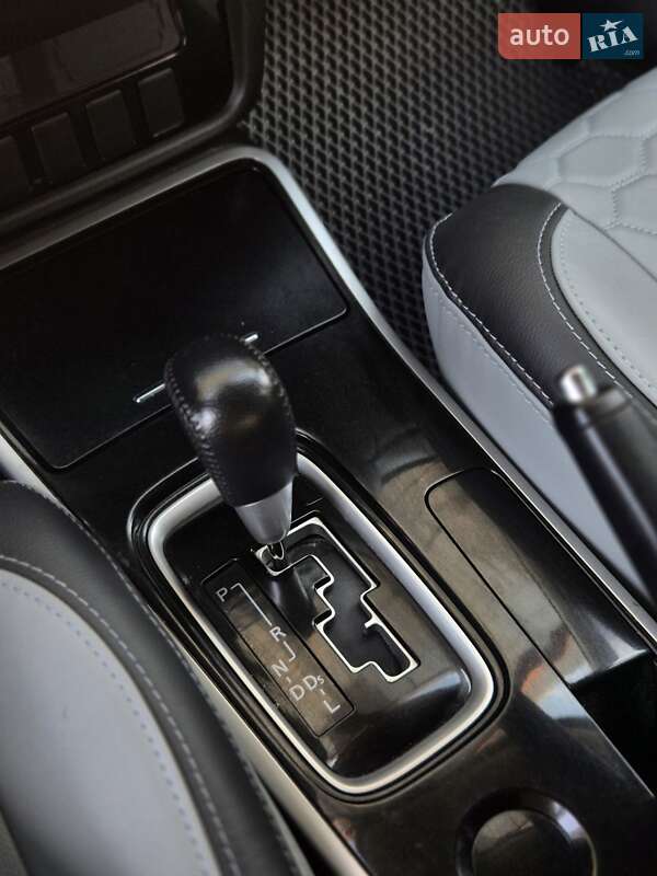 Внедорожник / Кроссовер Mitsubishi Outlander 2017 в Запорожье