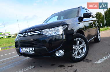 Внедорожник / Кроссовер Mitsubishi Outlander 2013 в 