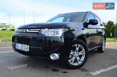 Внедорожник / Кроссовер Mitsubishi Outlander 2013 в 