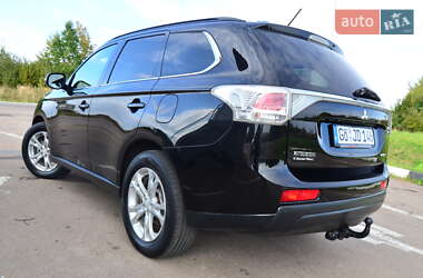 Внедорожник / Кроссовер Mitsubishi Outlander 2013 в 