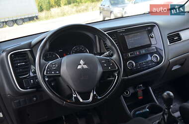 Внедорожник / Кроссовер Mitsubishi Outlander 2013 в 