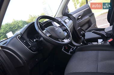 Внедорожник / Кроссовер Mitsubishi Outlander 2013 в 