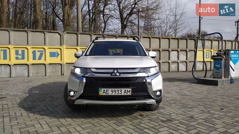 Внедорожник / Кроссовер Mitsubishi Outlander 2016 в Днепре