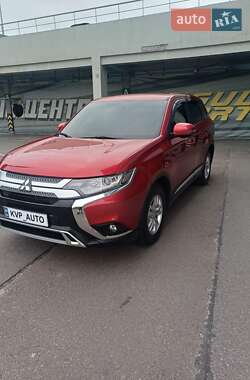 Внедорожник / Кроссовер Mitsubishi Outlander 2019 в Черкассах
