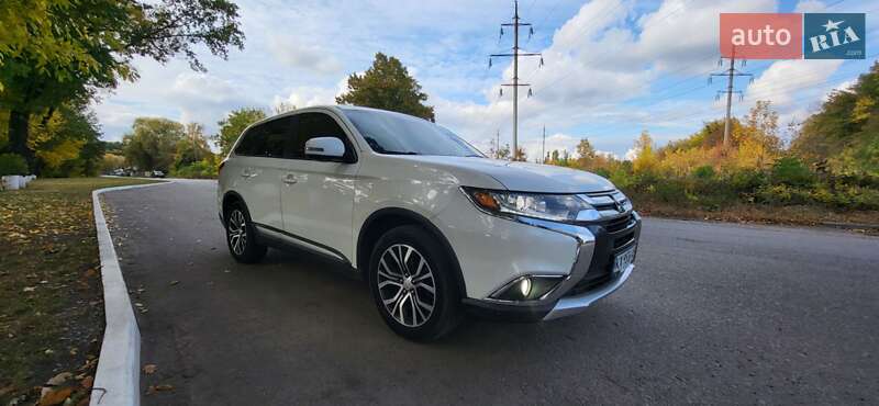 Позашляховик / Кросовер Mitsubishi Outlander 2016 в Полтаві