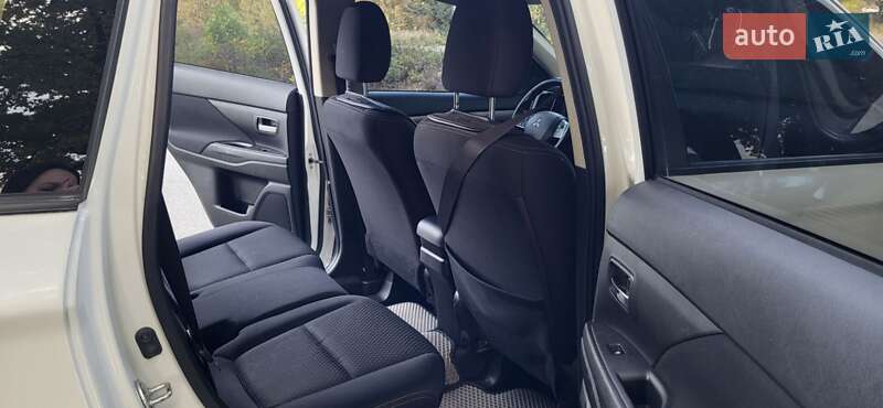 Позашляховик / Кросовер Mitsubishi Outlander 2016 в Полтаві