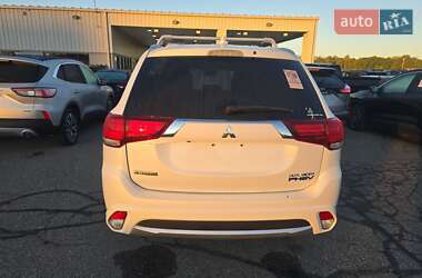Внедорожник / Кроссовер Mitsubishi Outlander 2018 в 