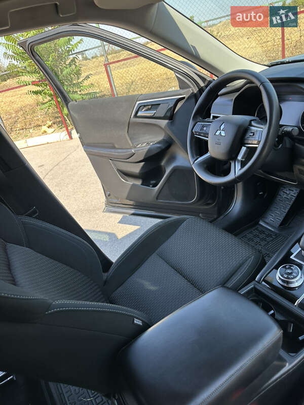 Позашляховик / Кросовер Mitsubishi Outlander 2022 в Одесі фото 9 Позашляховик / Кросовер Mitsubishi Outlander 2022 в Одесі