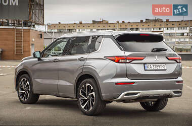 Позашляховик / Кросовер Mitsubishi Outlander 2021 в  фото 6 Позашляховик / Кросовер Mitsubishi Outlander 2021 в