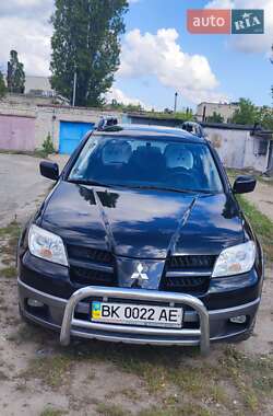 Внедорожник / Кроссовер Mitsubishi Outlander 2005 в Вараше