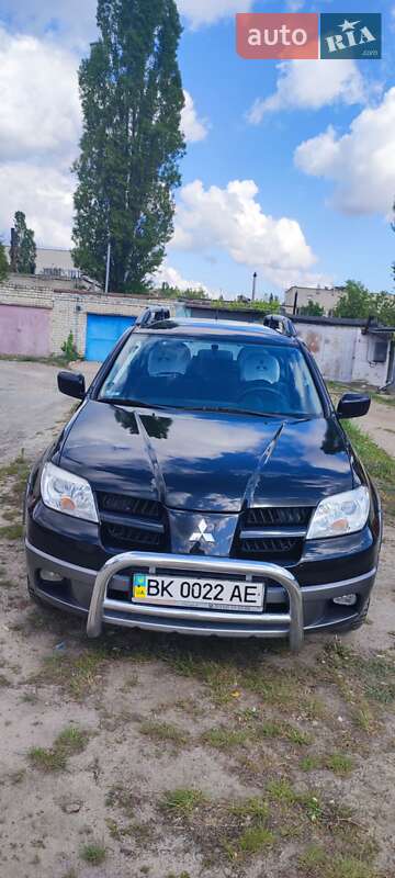 Внедорожник / Кроссовер Mitsubishi Outlander 2005 в 