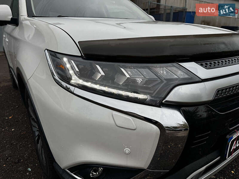 Внедорожник / Кроссовер Mitsubishi Outlander 2019 в Киеве