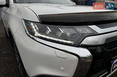 Внедорожник / Кроссовер Mitsubishi Outlander 2019 в 