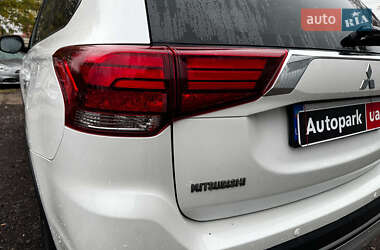 Внедорожник / Кроссовер Mitsubishi Outlander 2019 в 
