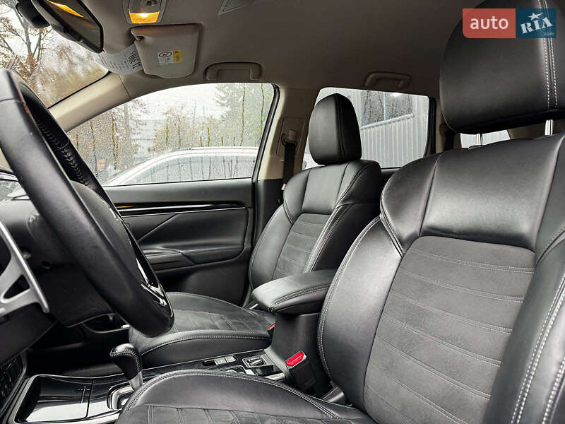 Внедорожник / Кроссовер Mitsubishi Outlander 2019 в Киеве