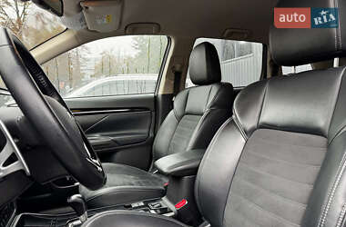 Внедорожник / Кроссовер Mitsubishi Outlander 2019 в 