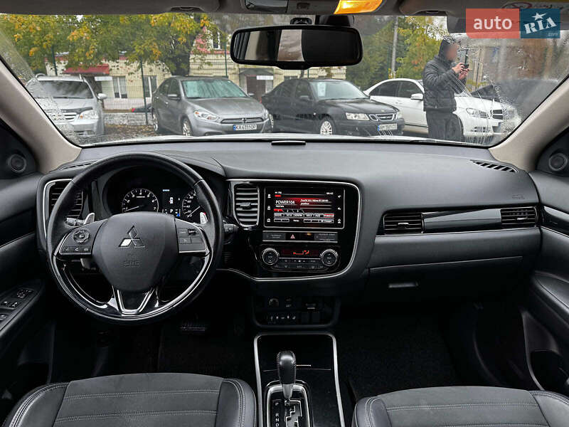 Внедорожник / Кроссовер Mitsubishi Outlander 2019 в Киеве