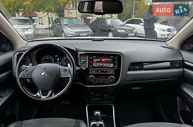 Внедорожник / Кроссовер Mitsubishi Outlander 2019 в 