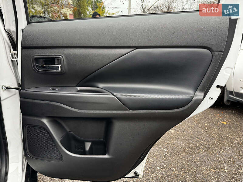 Внедорожник / Кроссовер Mitsubishi Outlander 2019 в Киеве