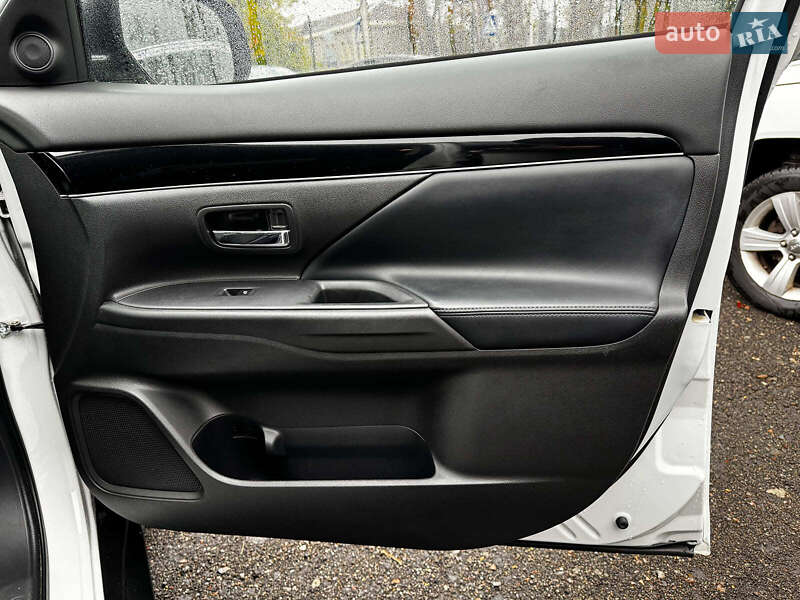 Внедорожник / Кроссовер Mitsubishi Outlander 2019 в Киеве
