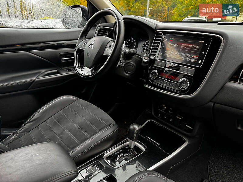 Внедорожник / Кроссовер Mitsubishi Outlander 2019 в Киеве