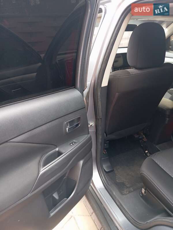 Позашляховик / Кросовер Mitsubishi Outlander 2017 в Кривому Розі