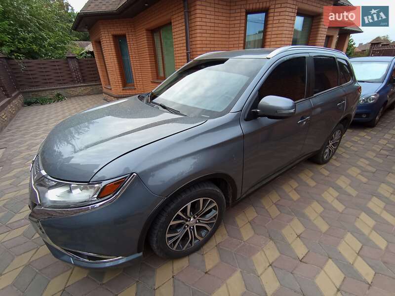 Позашляховик / Кросовер Mitsubishi Outlander 2017 в Кривому Розі