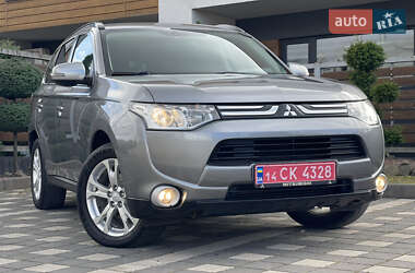 Внедорожник / Кроссовер Mitsubishi Outlander 2014 в 