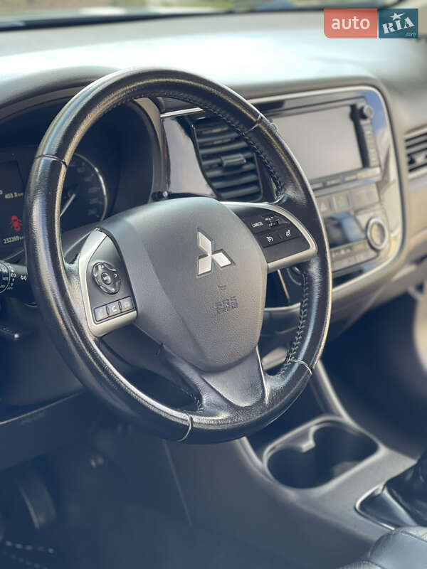 Внедорожник / Кроссовер Mitsubishi Outlander 2014 в Стрые