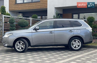 Внедорожник / Кроссовер Mitsubishi Outlander 2014 в 