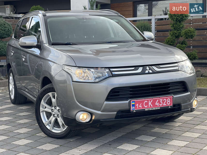 Внедорожник / Кроссовер Mitsubishi Outlander 2014 в 