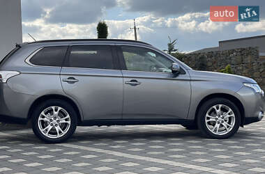 Внедорожник / Кроссовер Mitsubishi Outlander 2014 в 