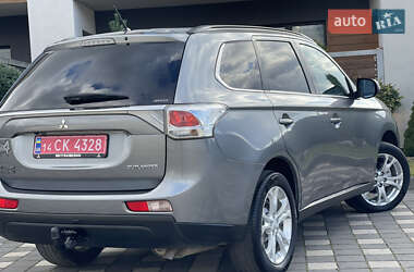 Внедорожник / Кроссовер Mitsubishi Outlander 2014 в 