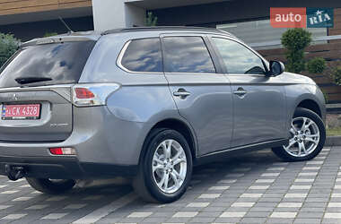Внедорожник / Кроссовер Mitsubishi Outlander 2014 в 