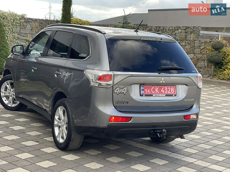Внедорожник / Кроссовер Mitsubishi Outlander 2014 в Стрые
