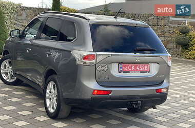 Внедорожник / Кроссовер Mitsubishi Outlander 2014 в 