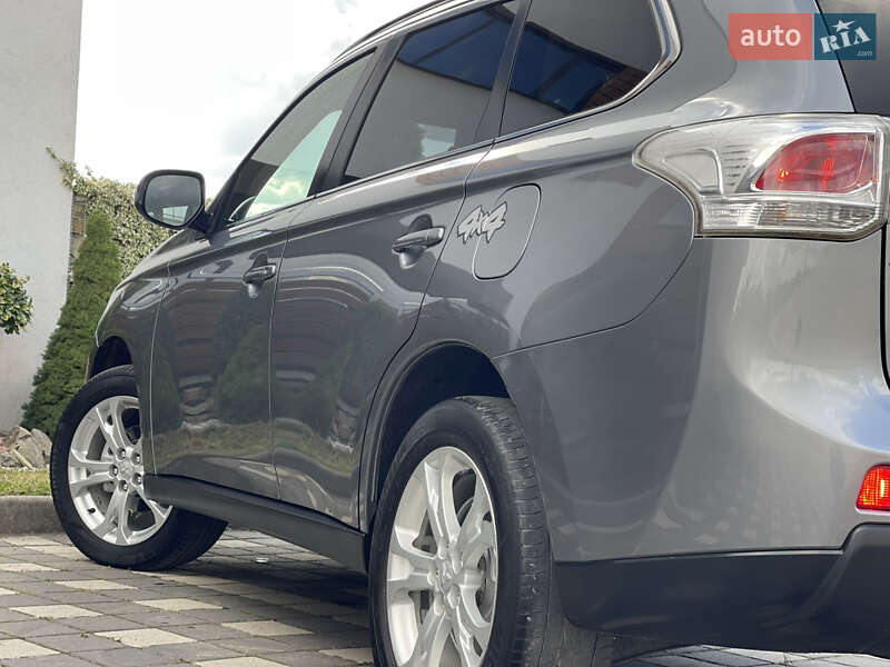 Внедорожник / Кроссовер Mitsubishi Outlander 2014 в Стрые