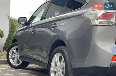 Внедорожник / Кроссовер Mitsubishi Outlander 2014 в 
