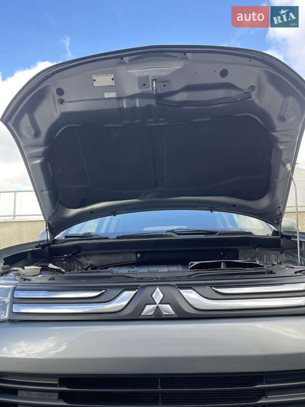 Внедорожник / Кроссовер Mitsubishi Outlander 2014 в Стрые