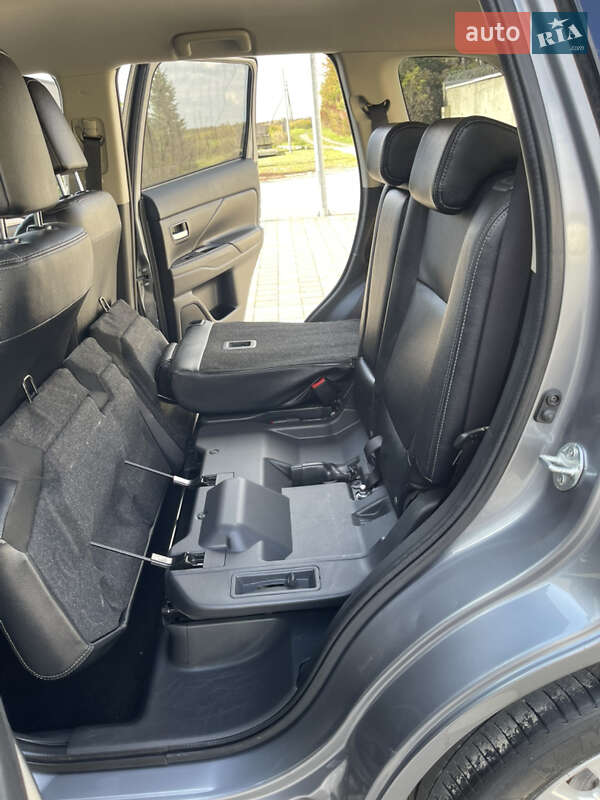 Внедорожник / Кроссовер Mitsubishi Outlander 2014 в Стрые