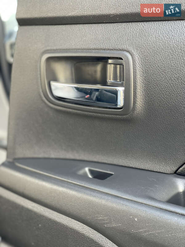Внедорожник / Кроссовер Mitsubishi Outlander 2014 в Стрые