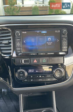 Внедорожник / Кроссовер Mitsubishi Outlander 2014 в 