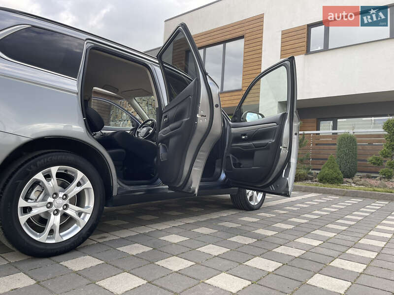 Внедорожник / Кроссовер Mitsubishi Outlander 2014 в Стрые