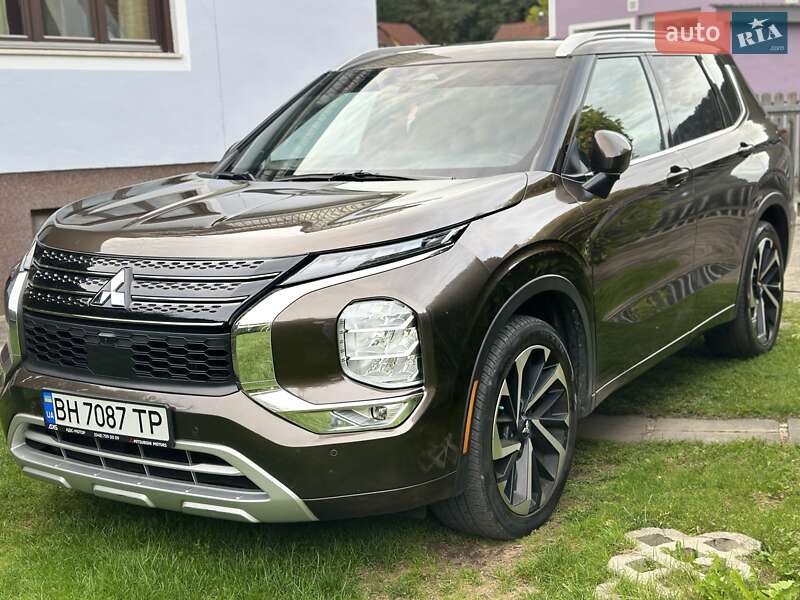 Внедорожник / Кроссовер Mitsubishi Outlander 2021 в Одессе