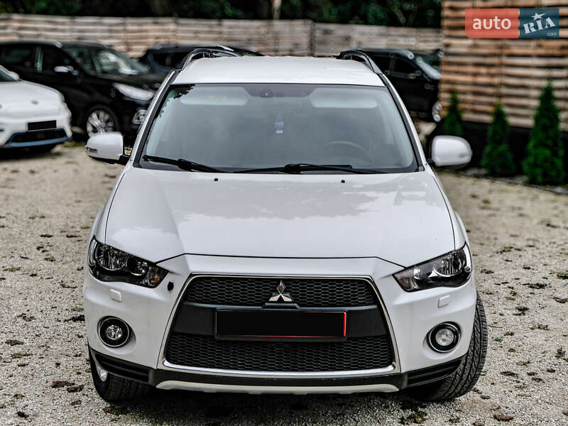 Внедорожник / Кроссовер Mitsubishi Outlander 2010 в Бродах