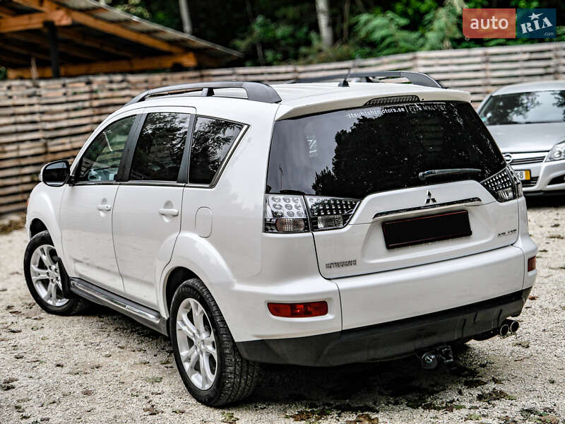 Внедорожник / Кроссовер Mitsubishi Outlander 2010 в Бродах