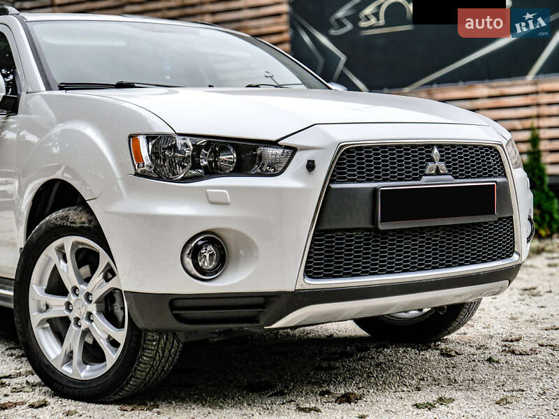 Внедорожник / Кроссовер Mitsubishi Outlander 2010 в Бродах