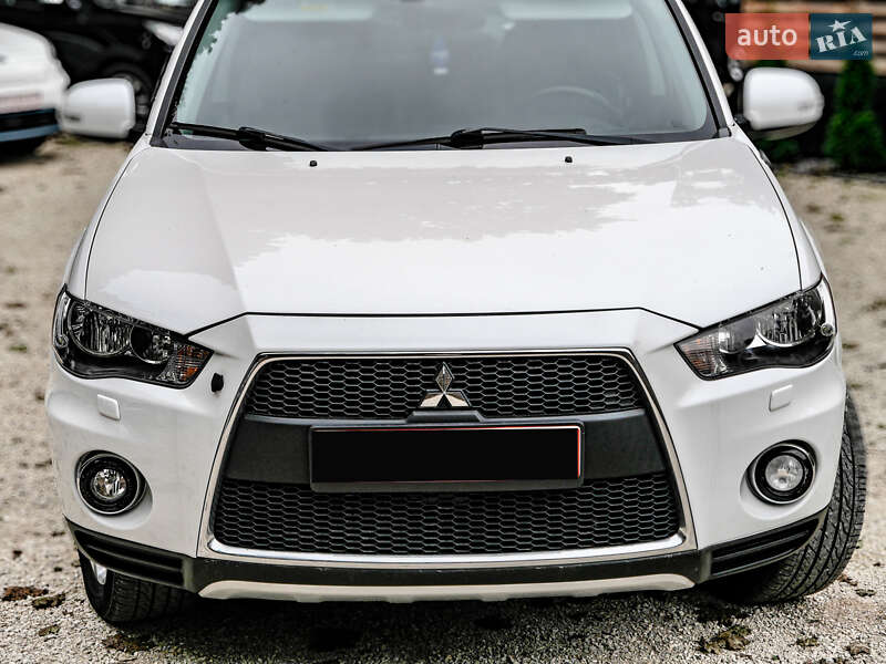 Внедорожник / Кроссовер Mitsubishi Outlander 2010 в Бродах
