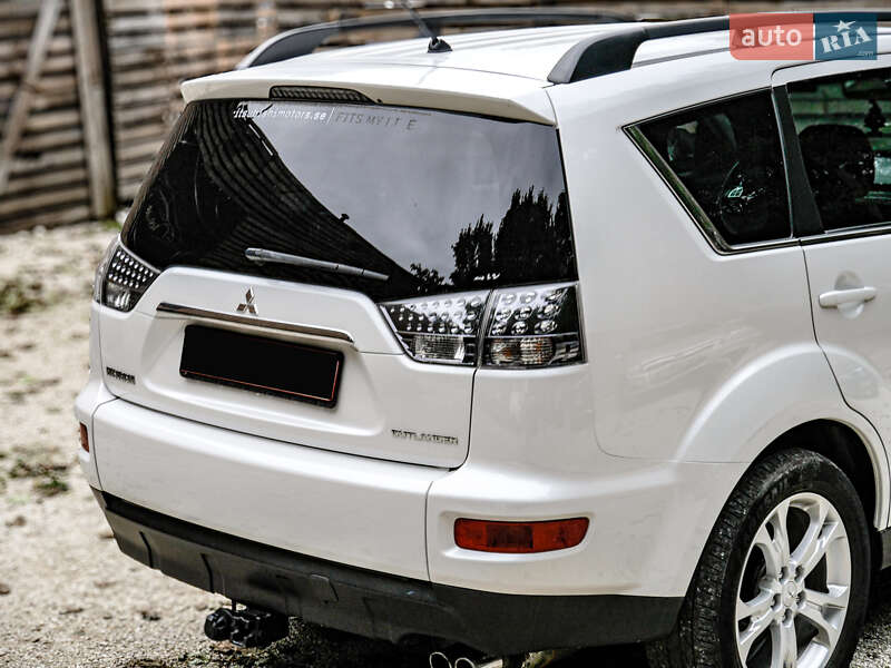Внедорожник / Кроссовер Mitsubishi Outlander 2010 в Бродах