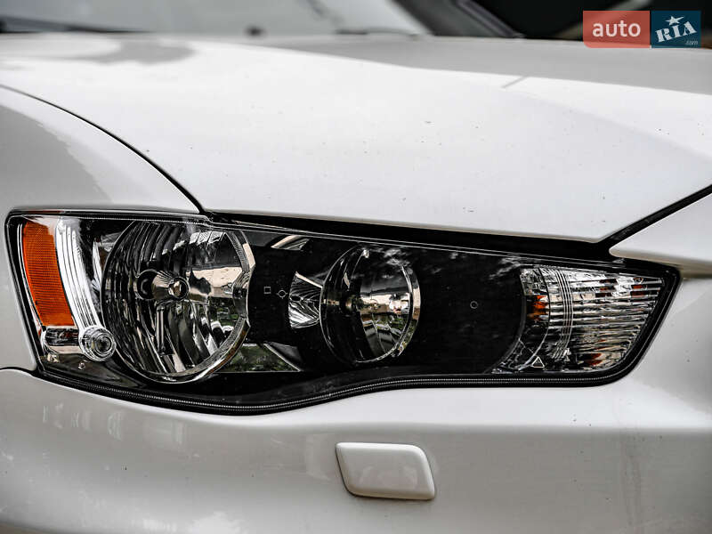 Внедорожник / Кроссовер Mitsubishi Outlander 2010 в Бродах